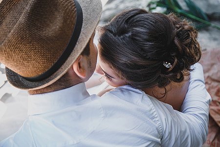 woman leaning on man's shoulder thumbnail