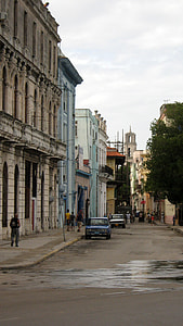 Street and buildings in Havana, Cuba thumbnail