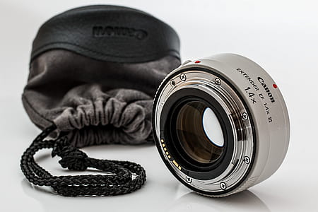 gray Canon zoom lens with bag thumbnail
