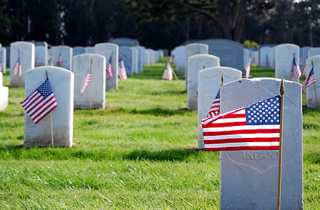 US cemetery during daytime thumbnail