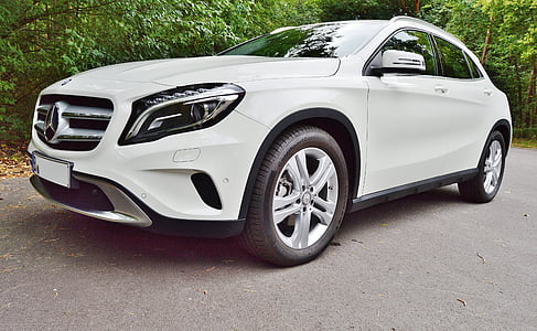 white Mercedes-Benz SUV on outdoors thumbnail