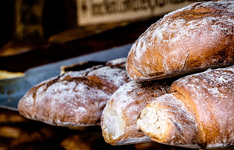 selective focus photography of cinnamon breads thumbnail