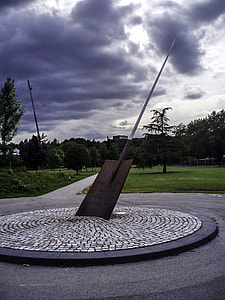 Sculpture De spade in The Hague, Netherlands thumbnail