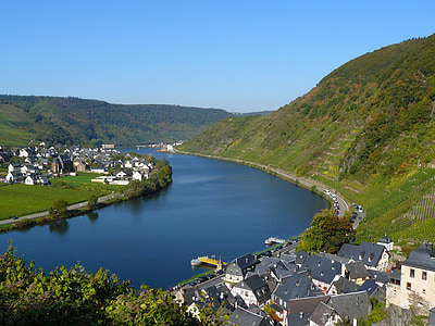 aerial photography of houses near body of water during daytime thumbnail