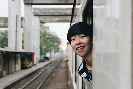 man peeking on train window thumbnail