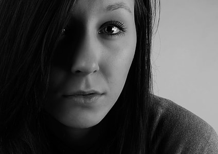 woman blank face thumbnail