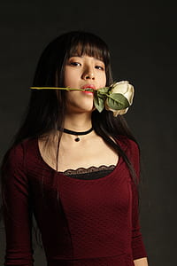 photo of woman wearing maroon top thumbnail