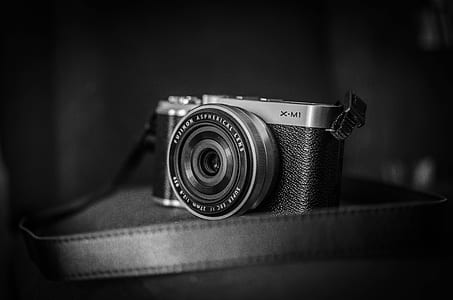 grayscale X-M1 compact case thumbnail