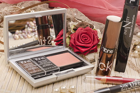 assorted makeup kits thumbnail
