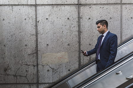 man holding a smartphone in the escalator thumbnail
