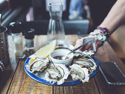 Fresh oysters with lemon thumbnail