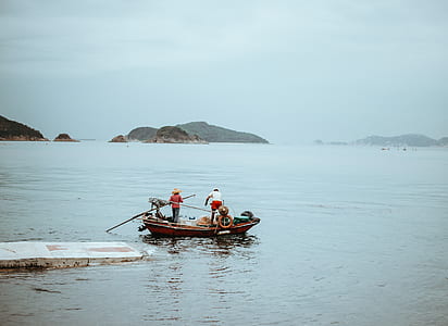 people on boat thumbnail