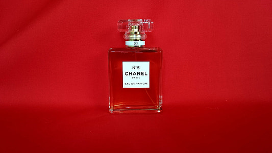 Chanel No. 5 spray bottle thumbnail
