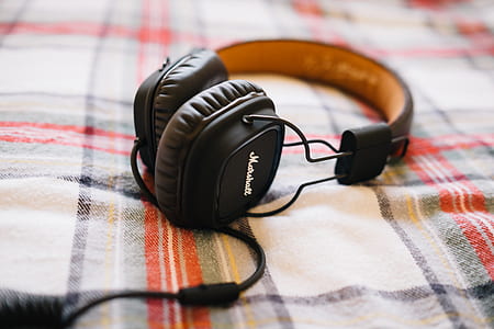 black Marshall corded headphones thumbnail