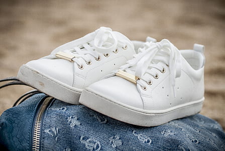 pair of white low-top sneakers thumbnail