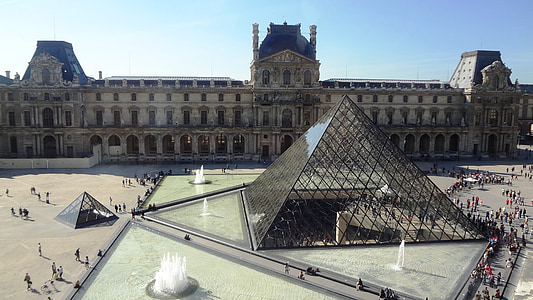 Louvre Museum thumbnail