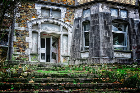white opened door thumbnail