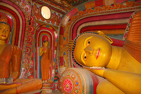 close-up photo of brown wooden Buddha sculptures thumbnail
