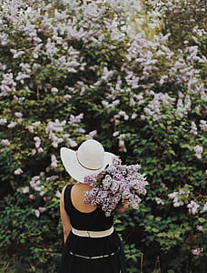 woman holding bouquet of flowers thumbnail