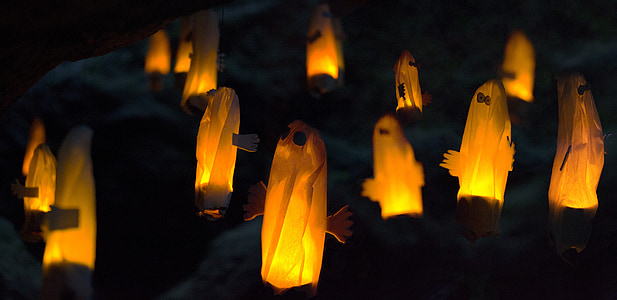 lighted halloween decors thumbnail