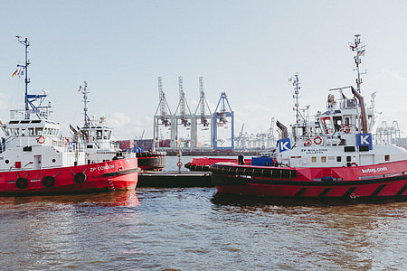 Ships in the port of Hamburg thumbnail