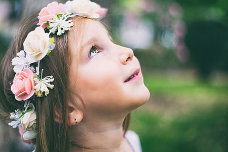 girl wearing white floral headband thumbnail