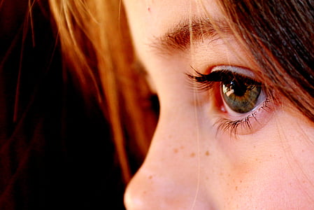 person's left eye thumbnail