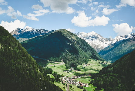 houses near mountains thumbnail