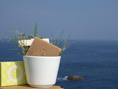 white ceramic pot beside green labeled box thumbnail