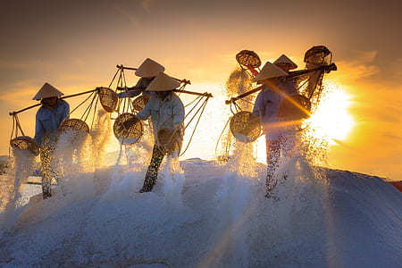 group of people wearing sakat thumbnail