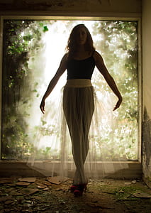 woman standing near wall thumbnail