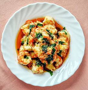 cooked shrimps with herbs thumbnail