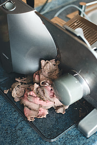 Cutting roastbeef thumbnail