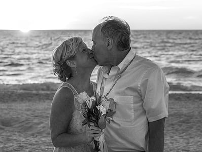 couple kissing near seashore thumbnail
