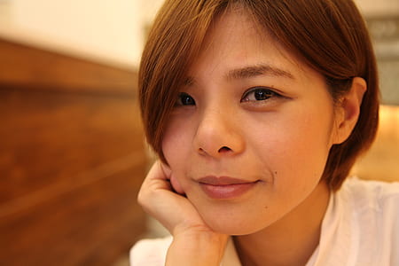 woman in white shirt thumbnail