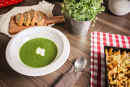 Spinach Soup with Slices of Bread thumbnail