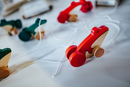 Small wooden frogs with strings thumbnail
