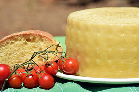 cherry tomato and cake thumbnail