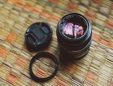 selective focus photography of DSLR camera lens thumbnail
