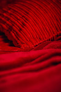 Details of romantic red bedding thumbnail