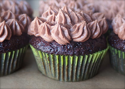 mocha and chocolate cupcake thumbnail