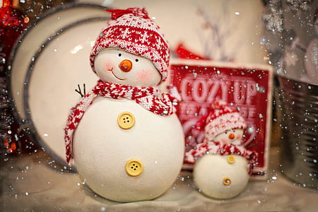 photo of two snowman figurines thumbnail