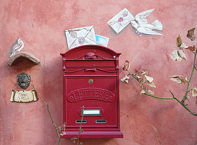 red Lettere mailbox thumbnail