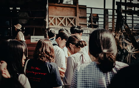 people forming a line thumbnail