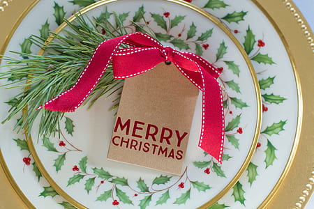 white and green Merry Christmas decorative plate thumbnail
