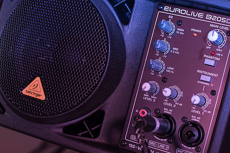 black amplified speaker thumbnail
