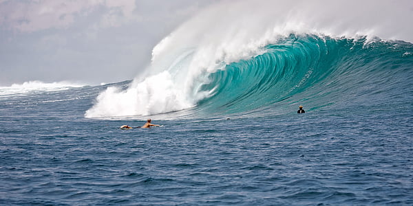 person performing surf stance thumbnail
