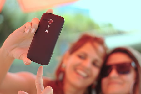 person holding black Motorola smartphone thumbnail