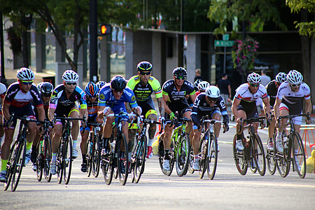 group of cyclers racing each other thumbnail