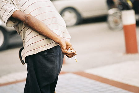 man in black pants thumbnail